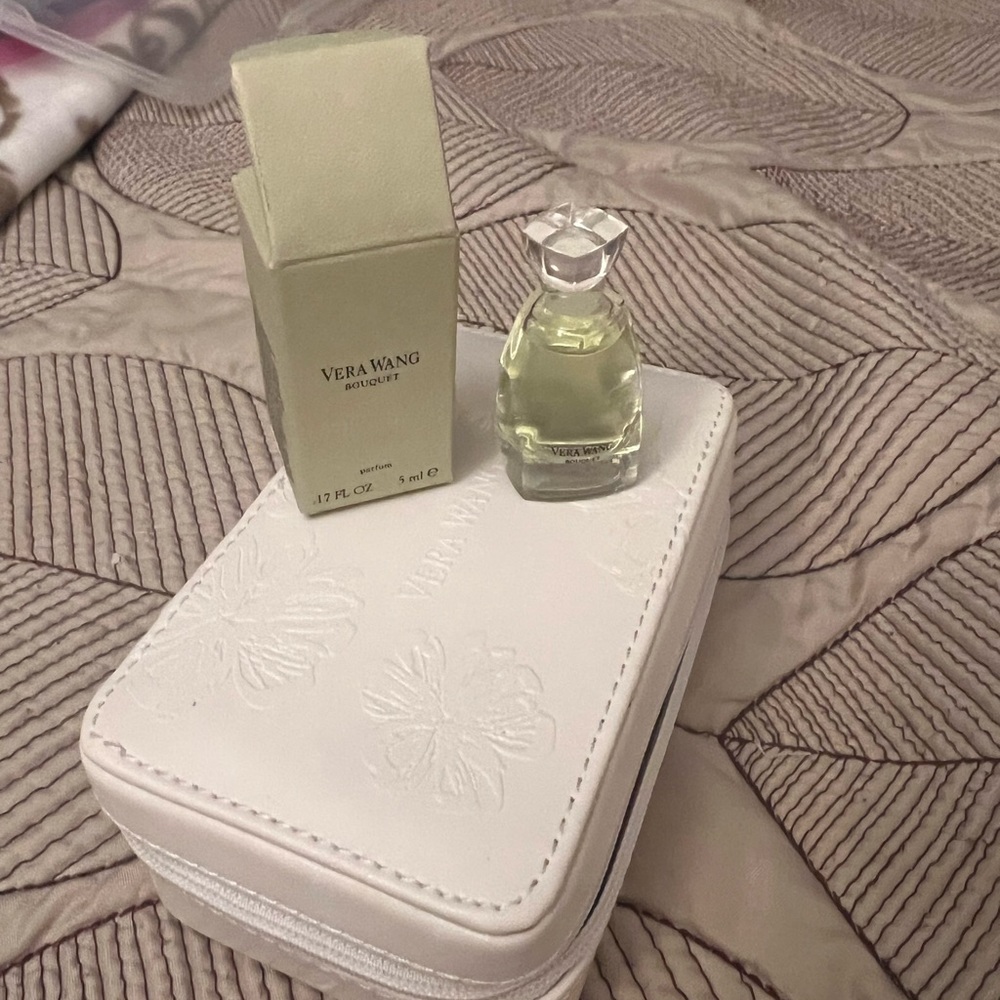 Brand New Vera Wang Clutch. - Picture 6 of 6